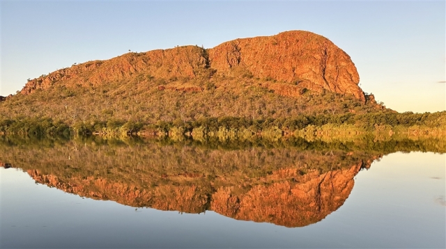 Michael Foley Outback Rock Ridge Highly Commended 8 640x480 November 2024   Botanicals